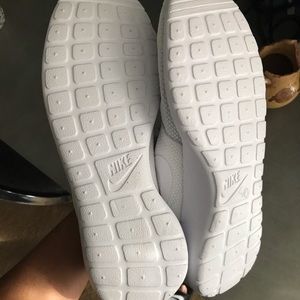 Brand new Nike roshes